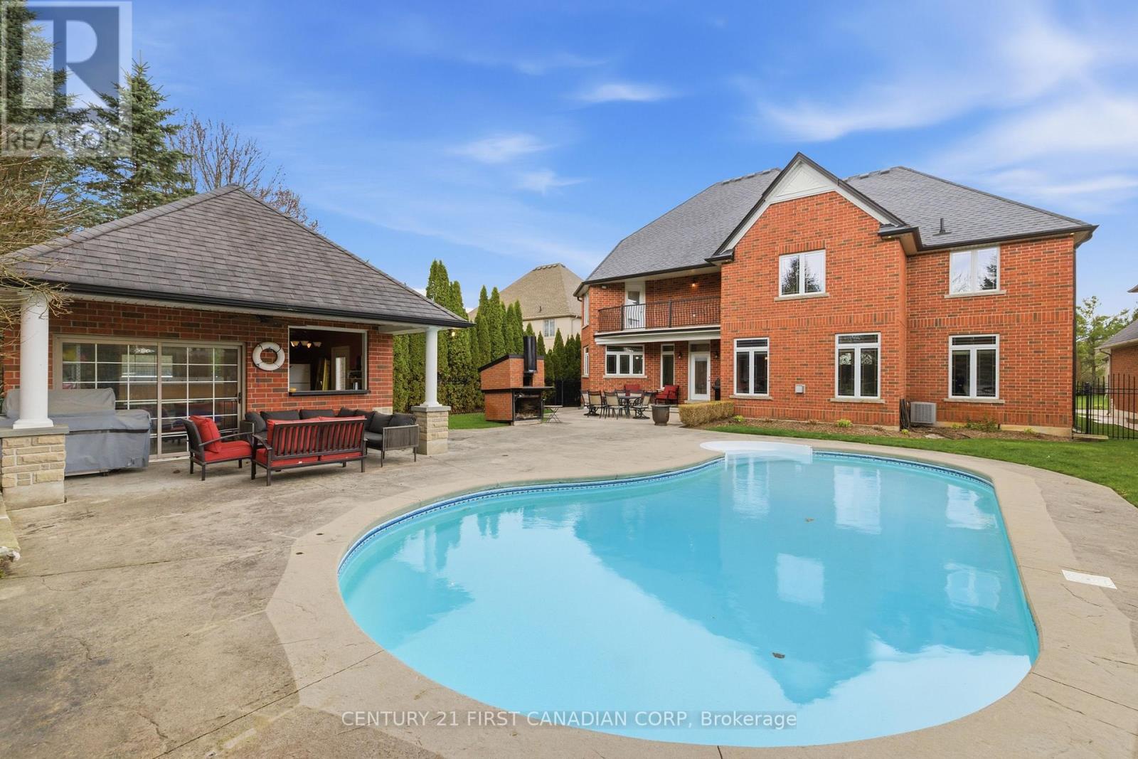 2 - 7222 CLAYTON WALK, London South (South V)