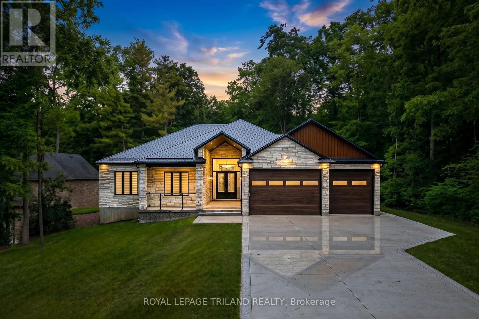 10175 MERRYWOOD DRIVE, Lambton Shores (Grand Bend)