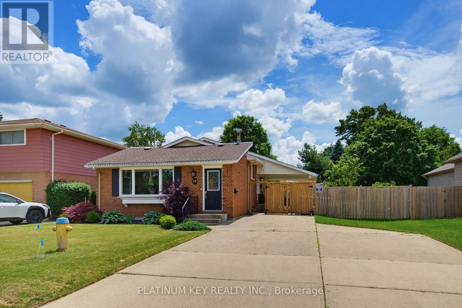16 SHARPE DRIVE, Strathroy-Caradoc (SW)