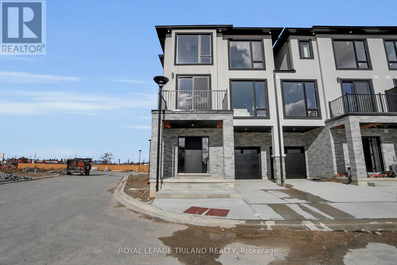 8 - 3103 PETTY ROAD, London South (South V)