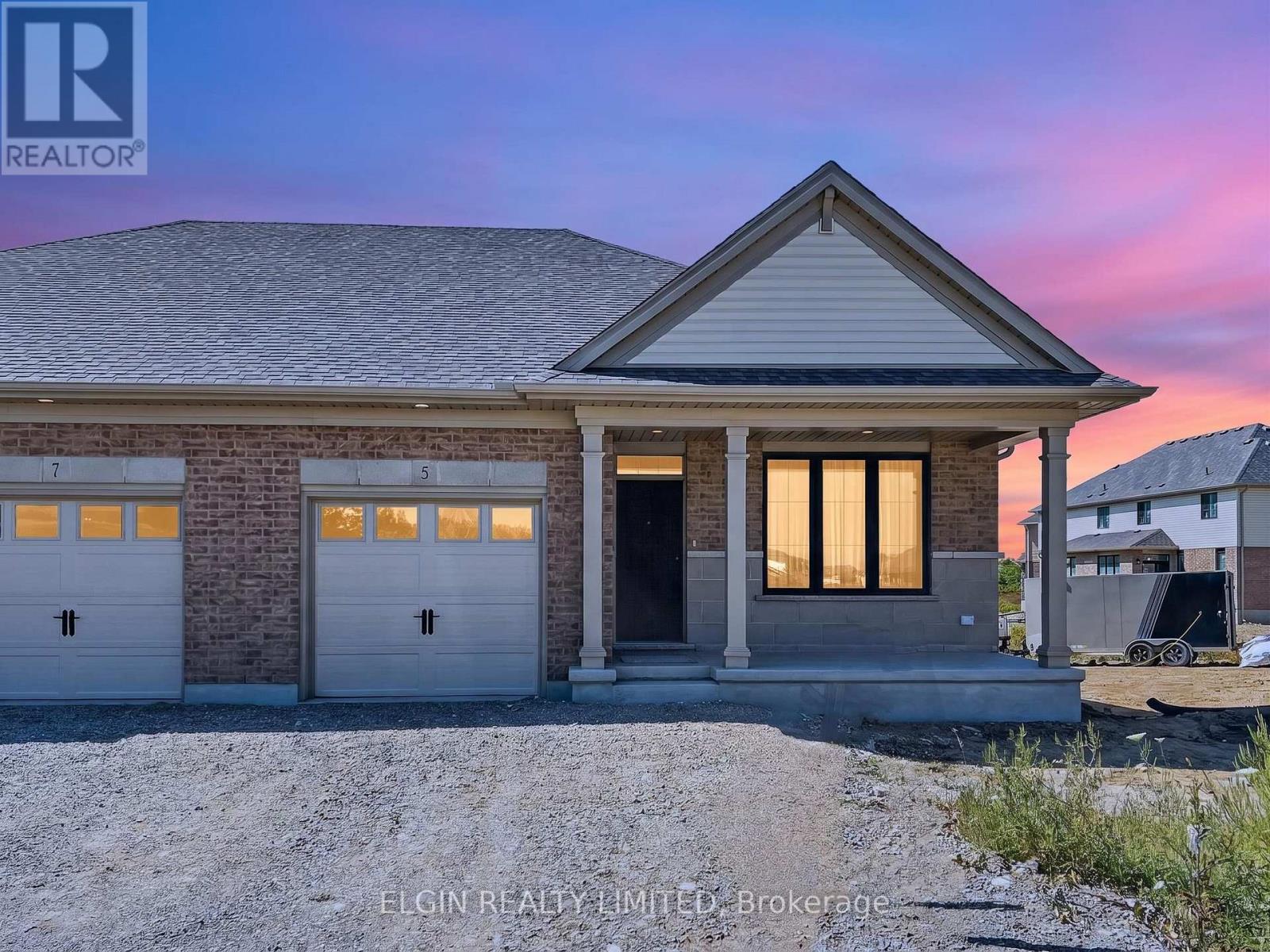 5 COLUMBUS COURT, Central Elgin