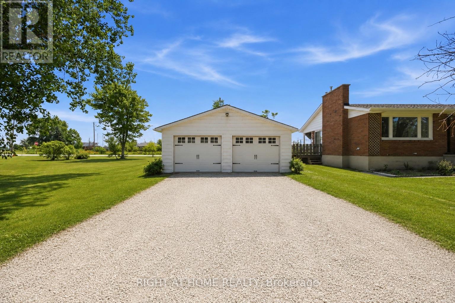 1933 PLANK ROAD, St. Clair