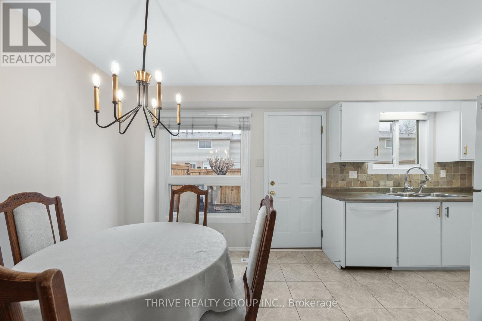 12 - 210 CARLYLE DRIVE, London East (East I)