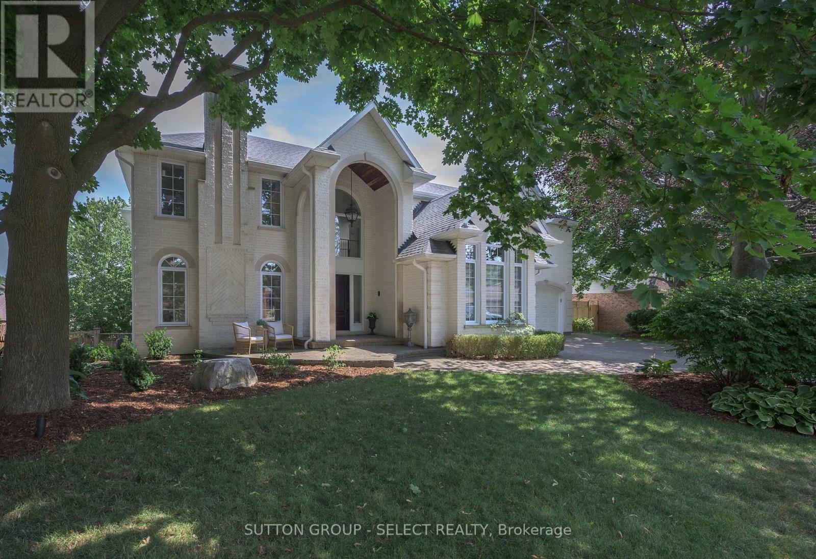 39 BUTTERNUT GROVE, London South (South B)