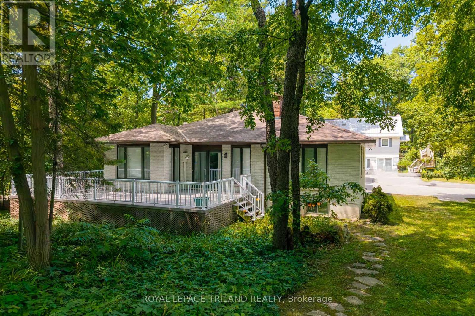 33 FOREST AVENUE, South Huron (Stephen)