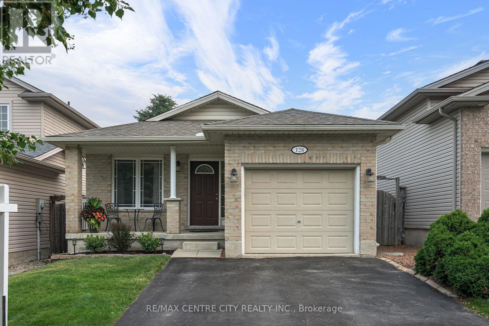 128 CRIMSON CRESCENT, London East (East P)