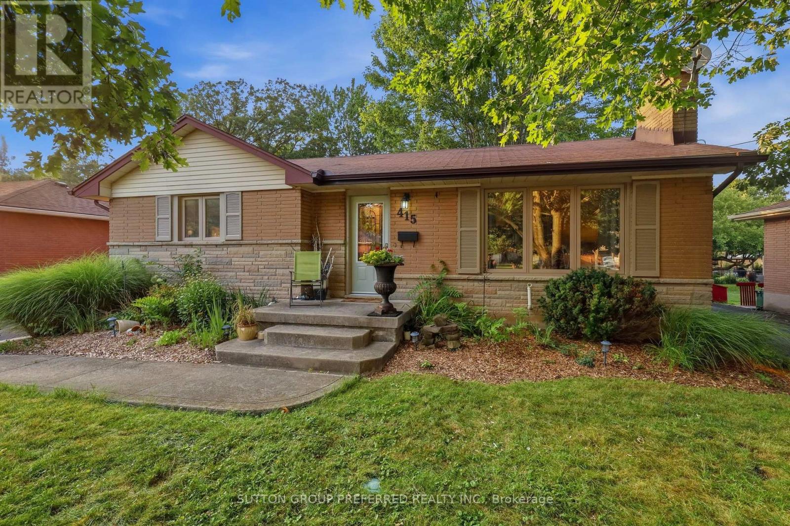 415 RANDOL DRIVE, London South (South D)