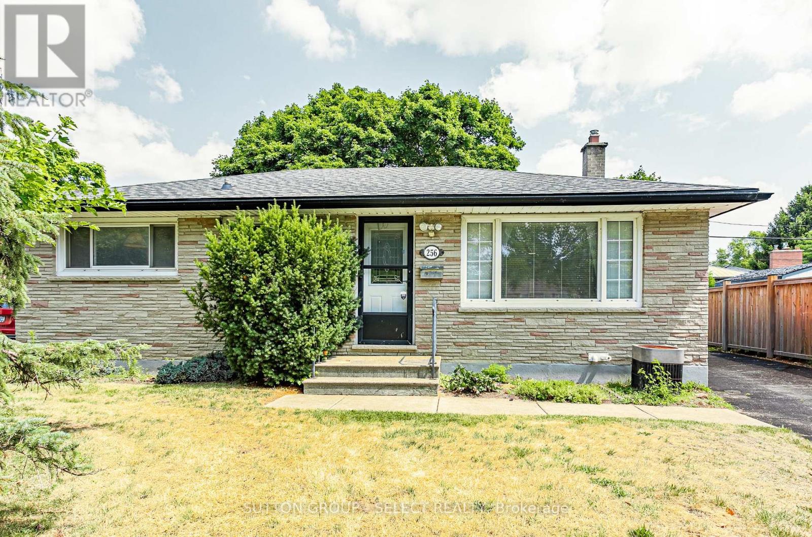 256 TWEEDSMUIR AVENUE, London East (East O)