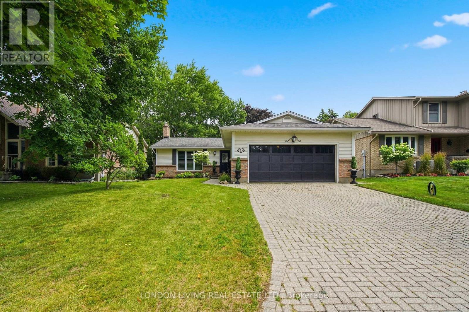 23 GREENBRIER CRESCENT, London South (South N)