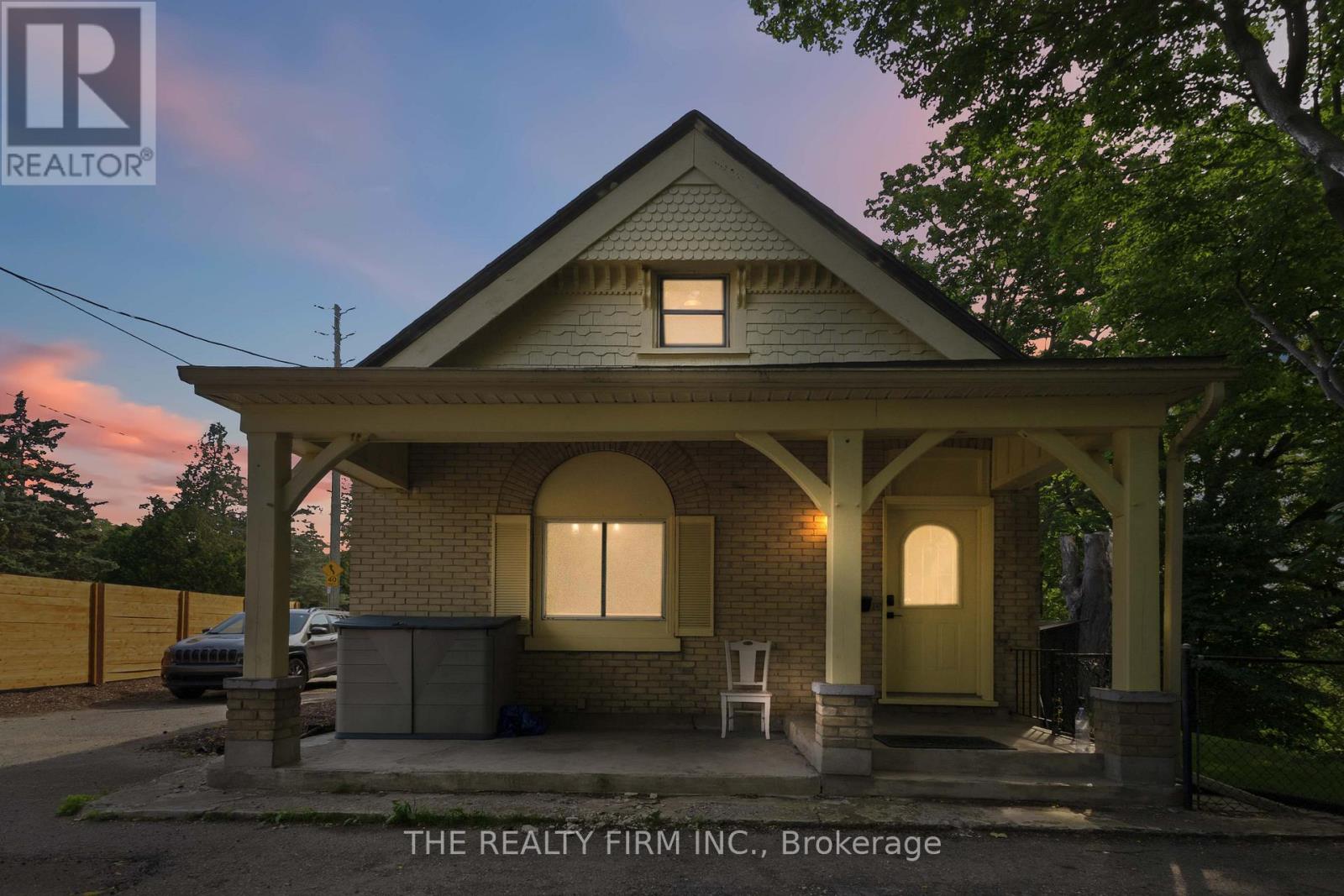 340 RIVERSIDE DRIVE, London North (North N)