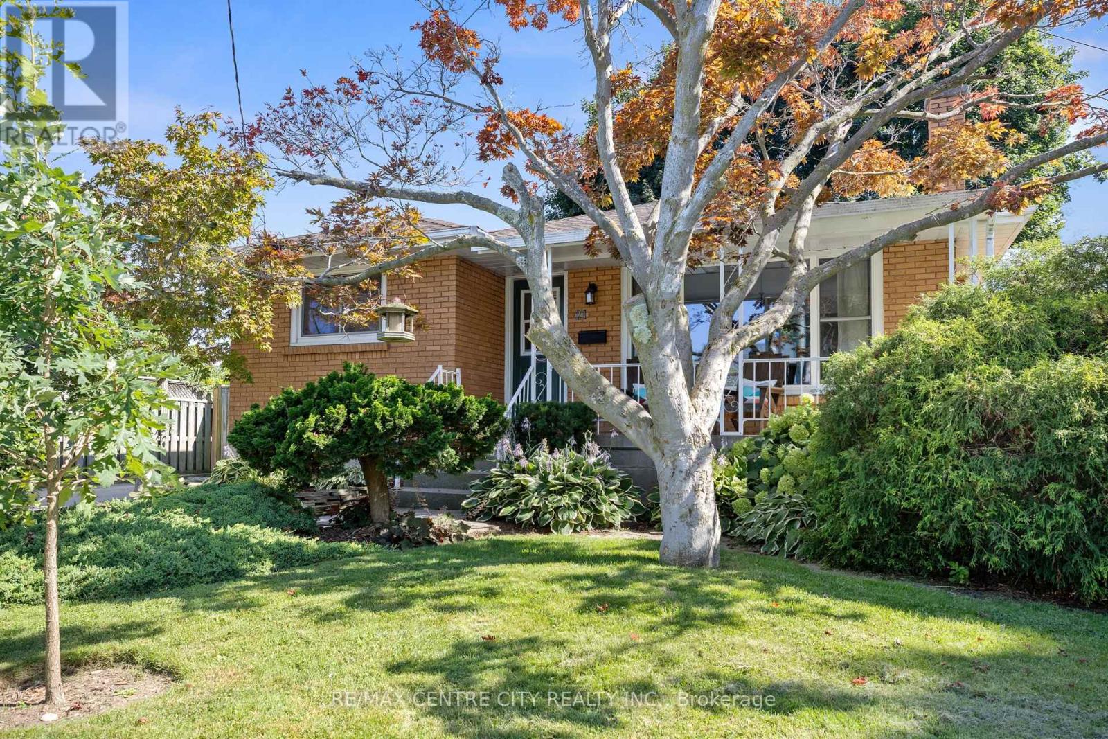21 SPRUCE STREET, St. Thomas