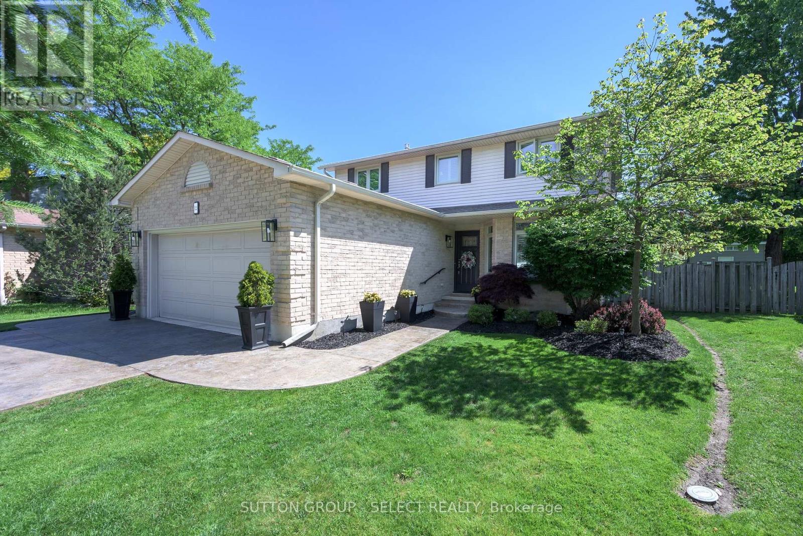 12 BANTING CRESCENT, London North (North I)