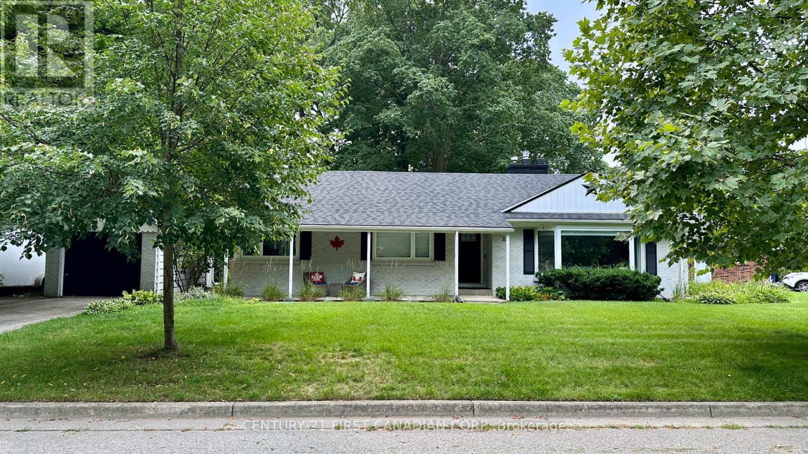 33 BRAEMAR CRESCENT, London North (North N)