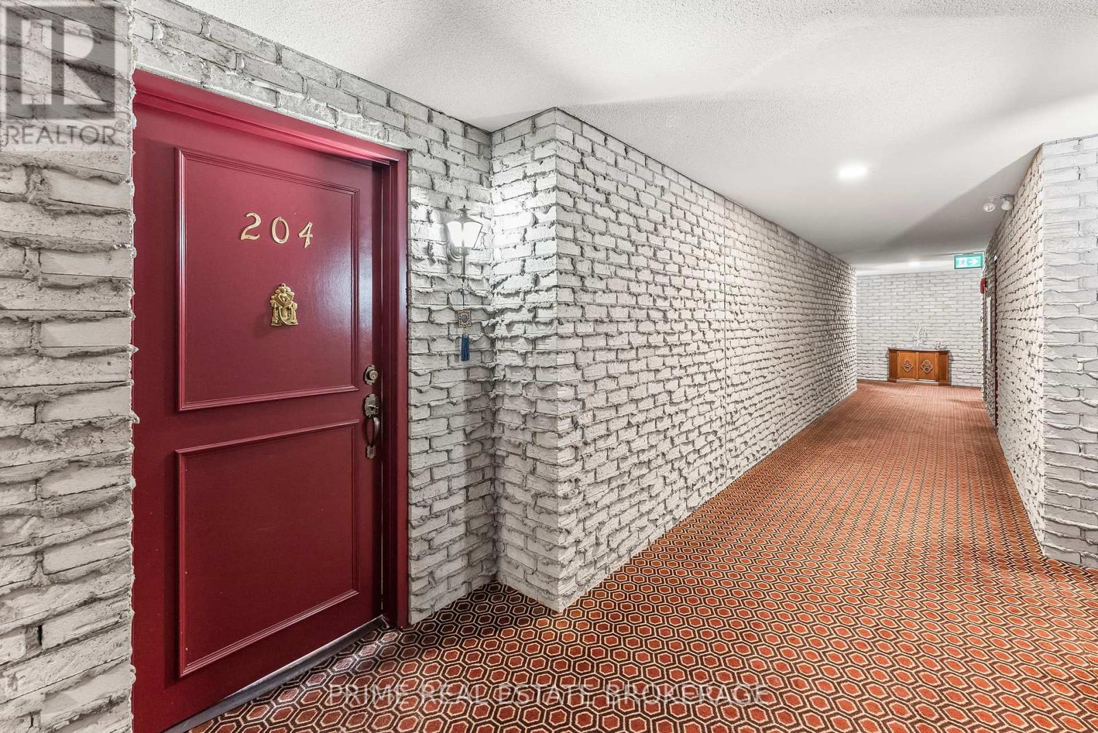 204 - 693 WINDERMERE ROAD N, London North (North G)