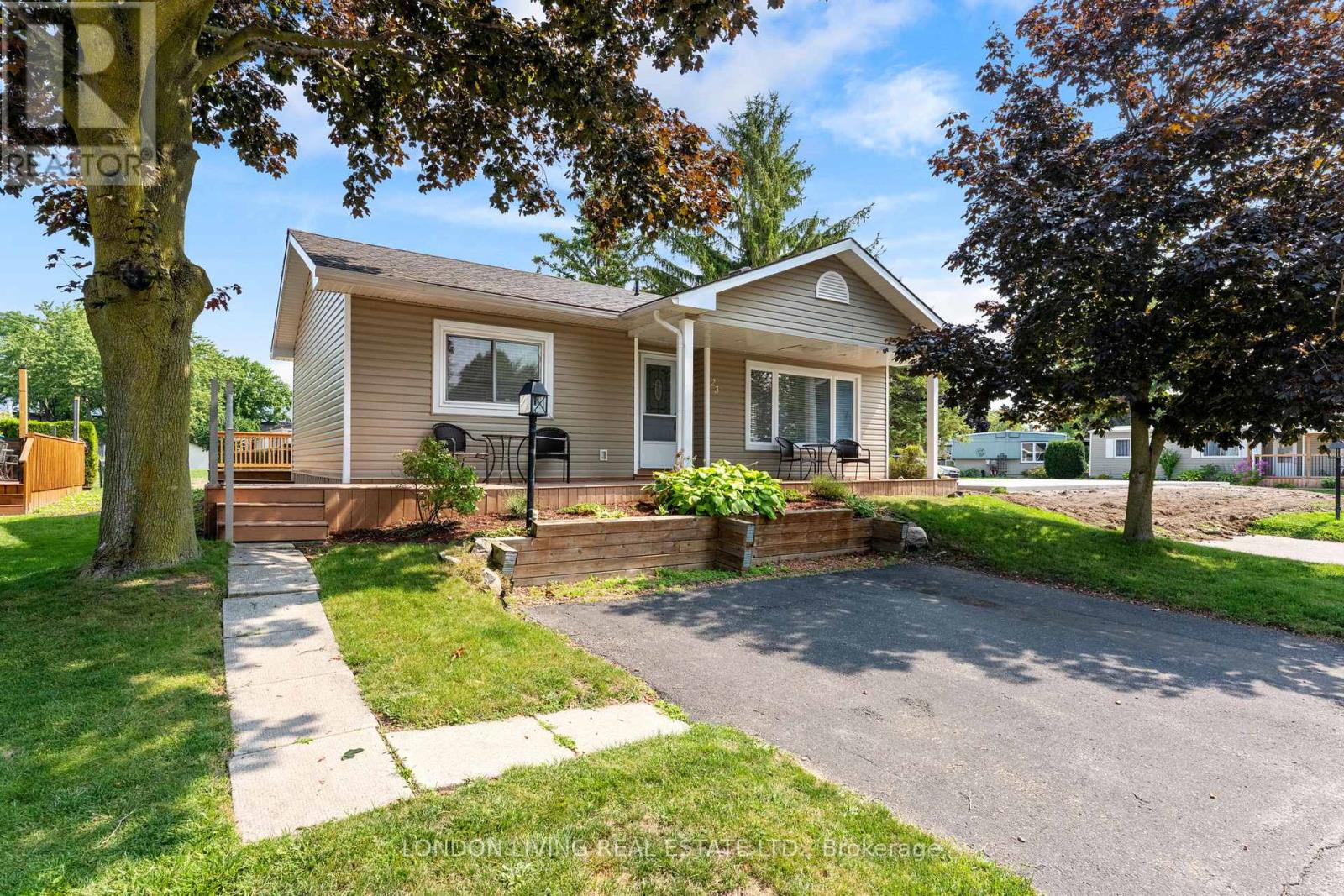 23 PEBBLE BEACH PARKWAY, South Huron (Stephen)