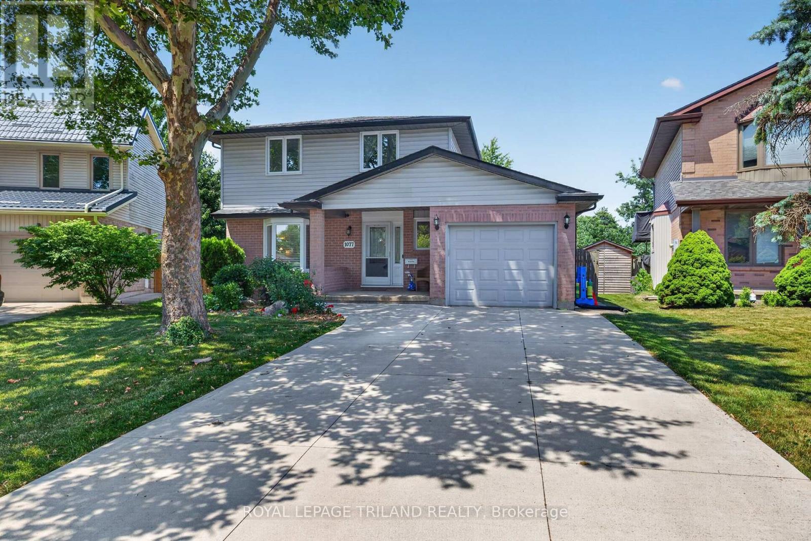 1077 MAHOGANY CRESCENT, London North (North P)