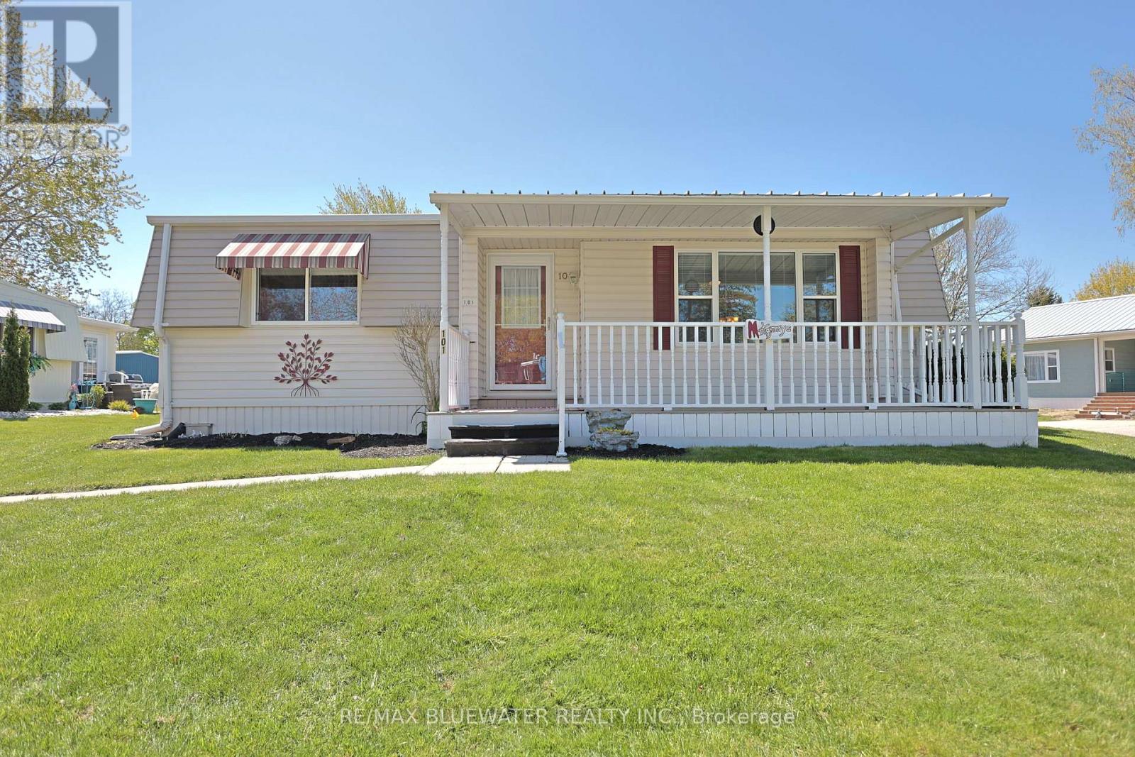 101 SHANNON BOULEVARD, South Huron (Stephen)