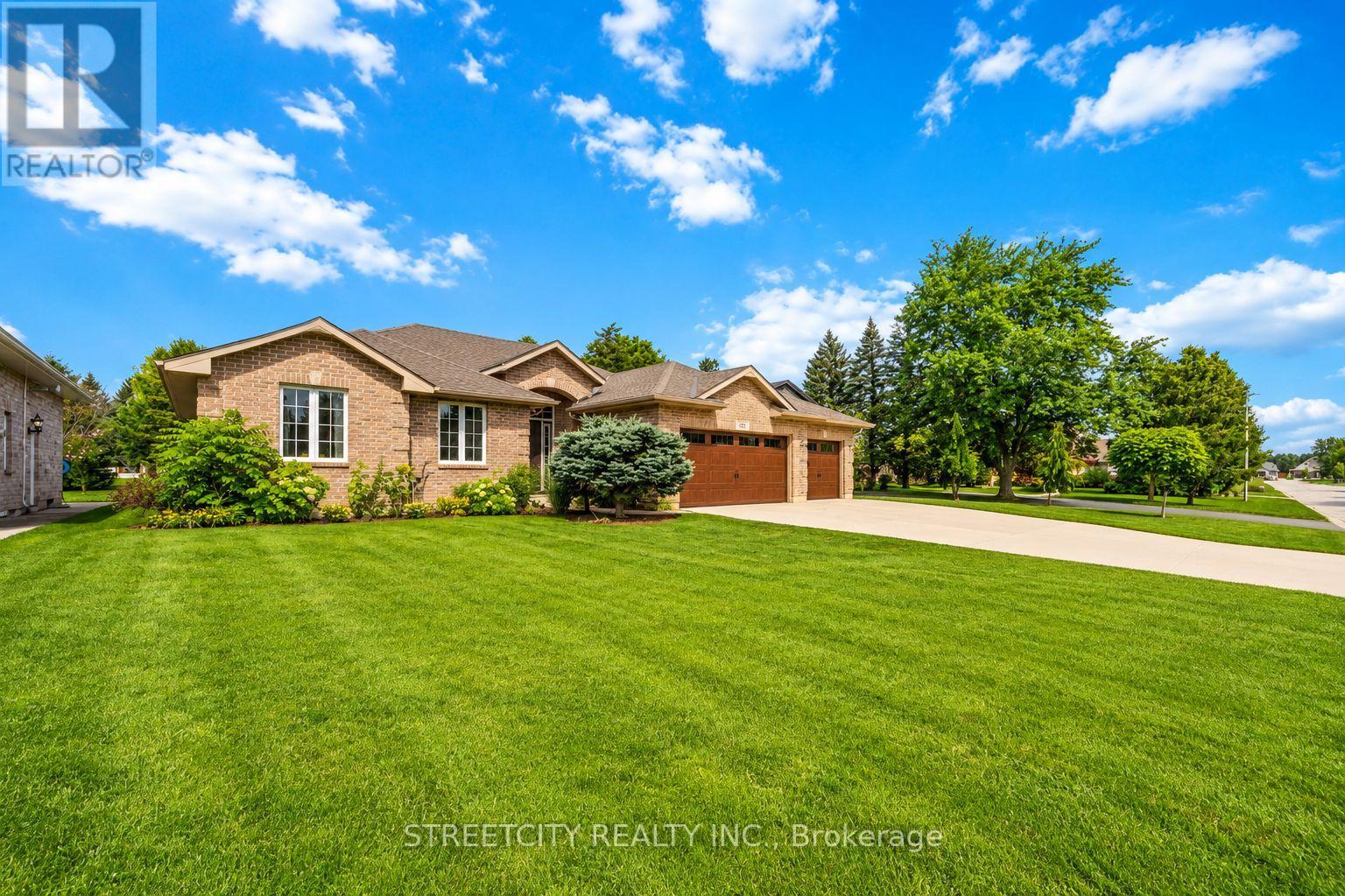 727 NORMAN STREET, Plympton-Wyoming (Plympton Wyoming)