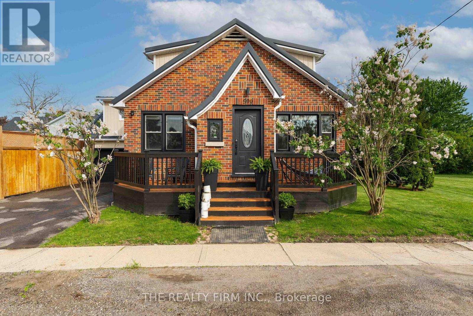 599 JOHN STREET, Strathroy-Caradoc (Melbourne)