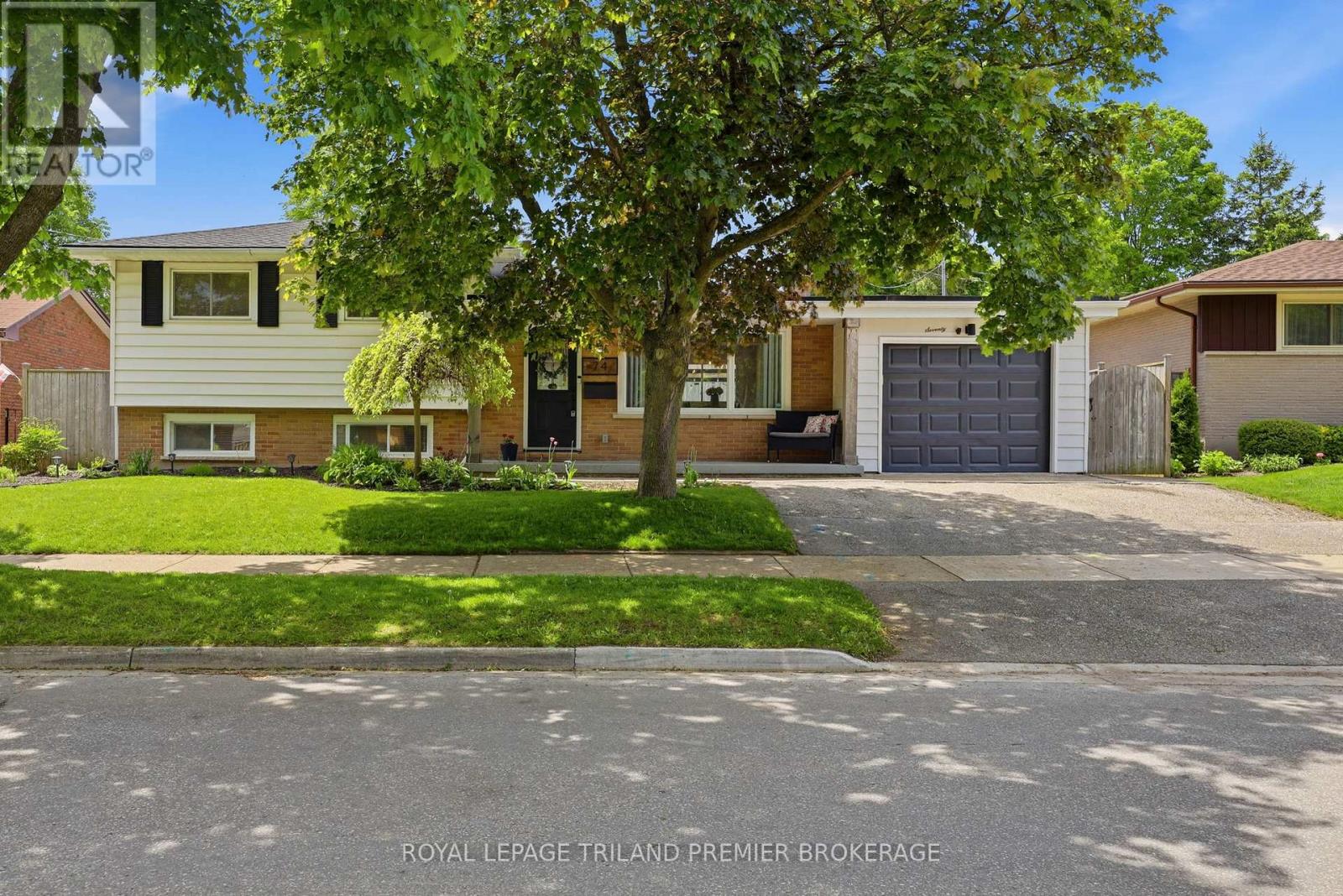 74 DEVERON CRESCENT, London South (South T)