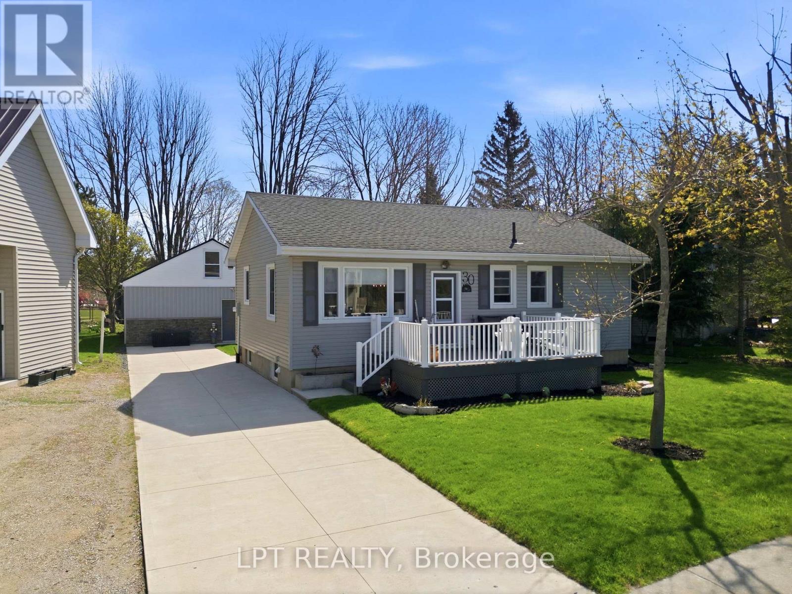 30 SAUBLE RIVER ROAD, Lambton Shores (Grand Bend)