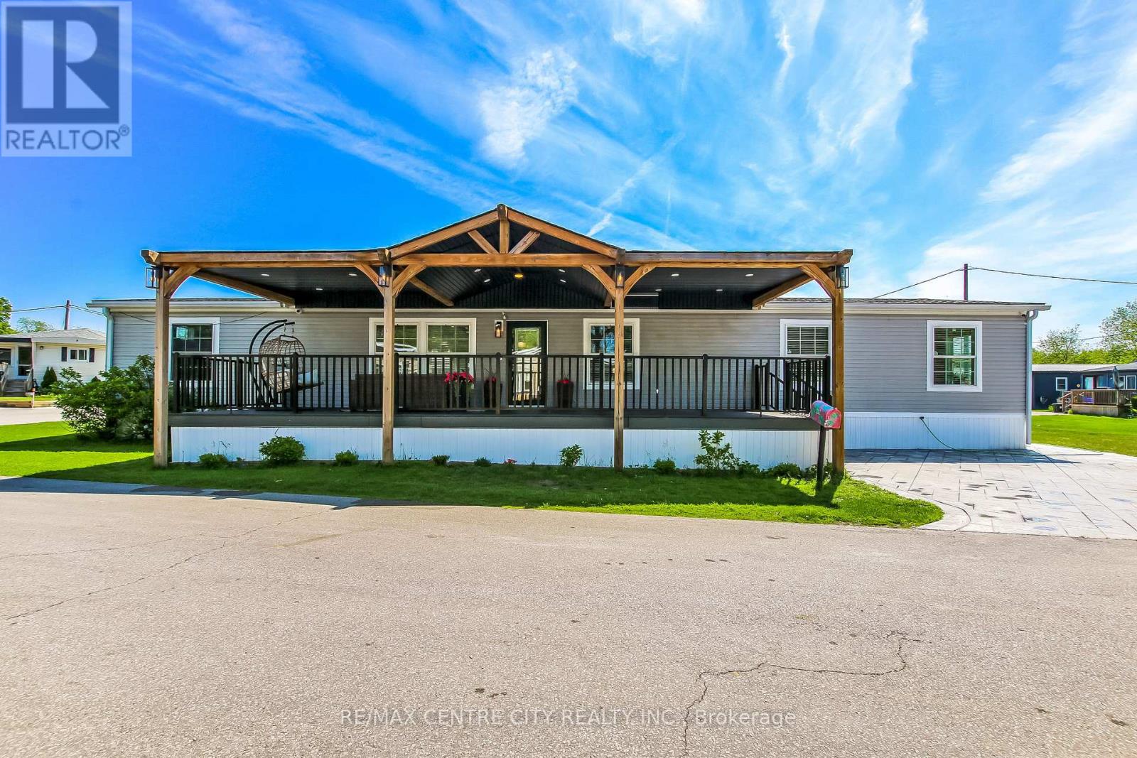 201 - 198 SPRINGBANK DRIVE, London South (South D)