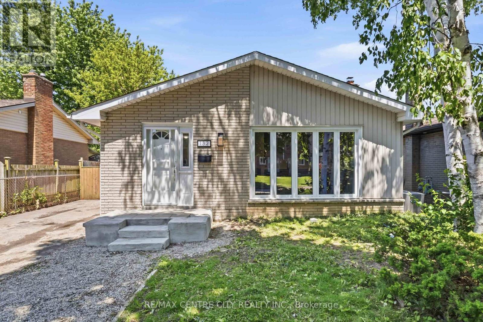 132 TOULON CRESCENT, London East (East I)