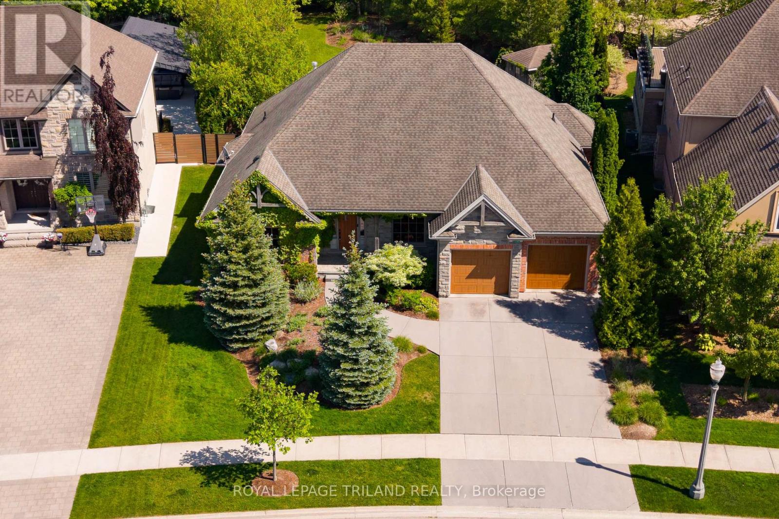 683 EAGLETRACE DRIVE, London North (North S)