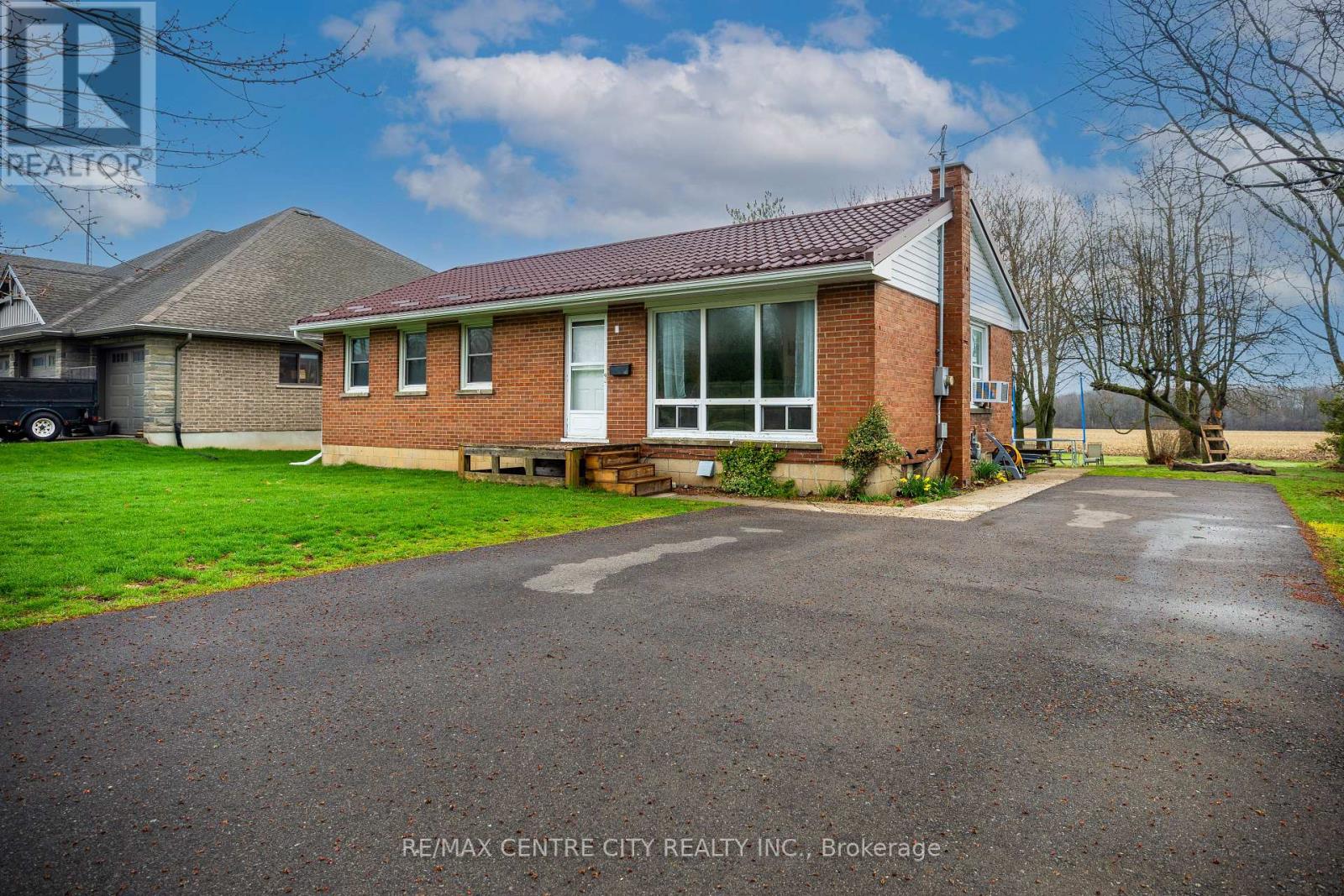 194 CENTENNIAL AVENUE, Central Elgin