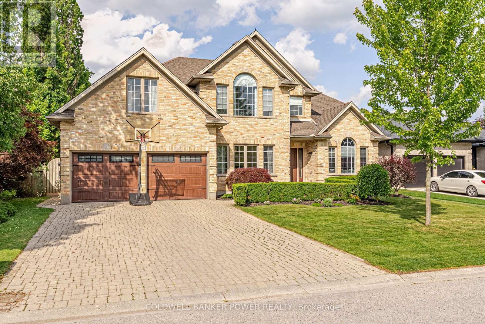 153 GREEN HEDGE COURT, London North (North O)