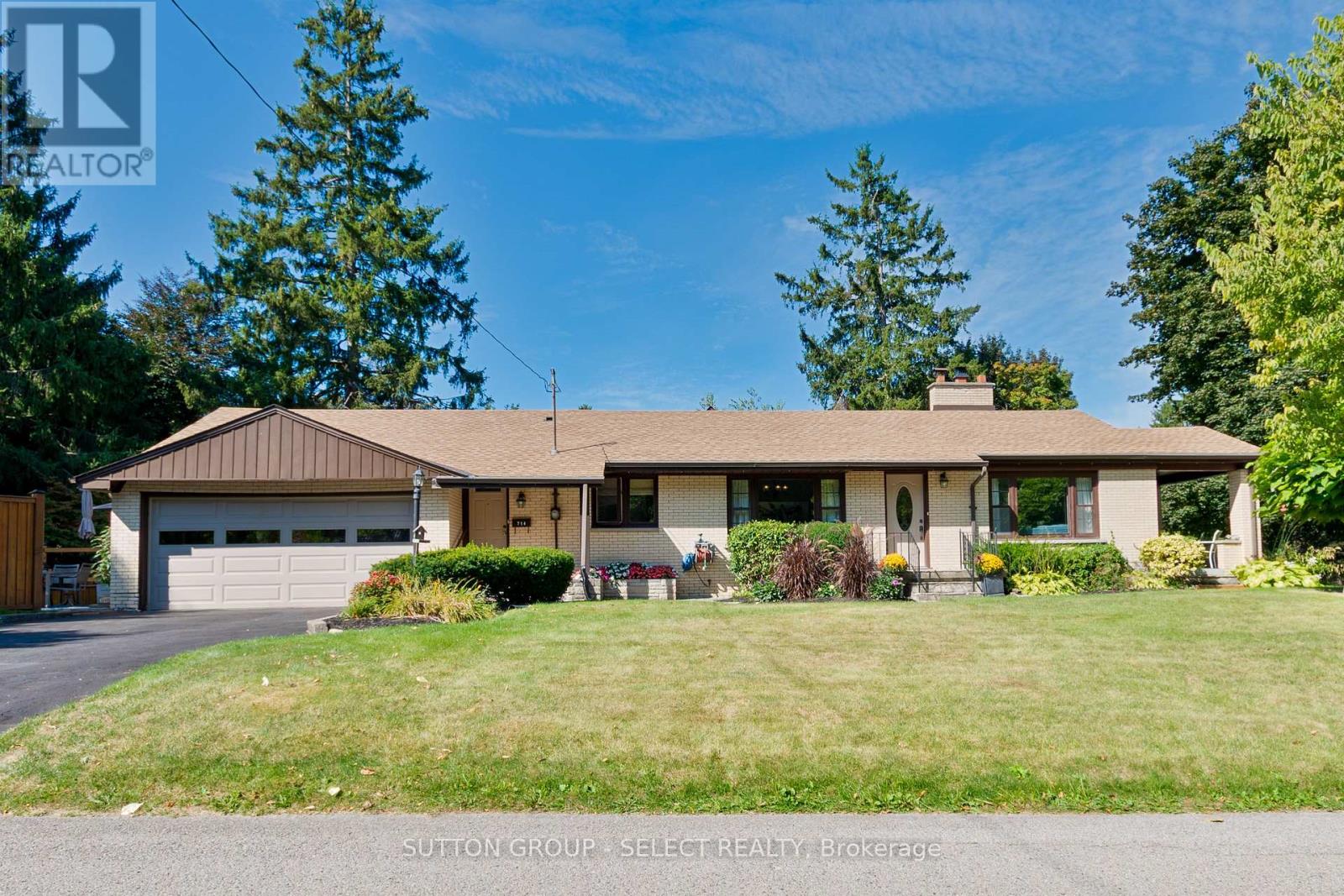 714 SPRINGBANK DRIVE, London South (South C)