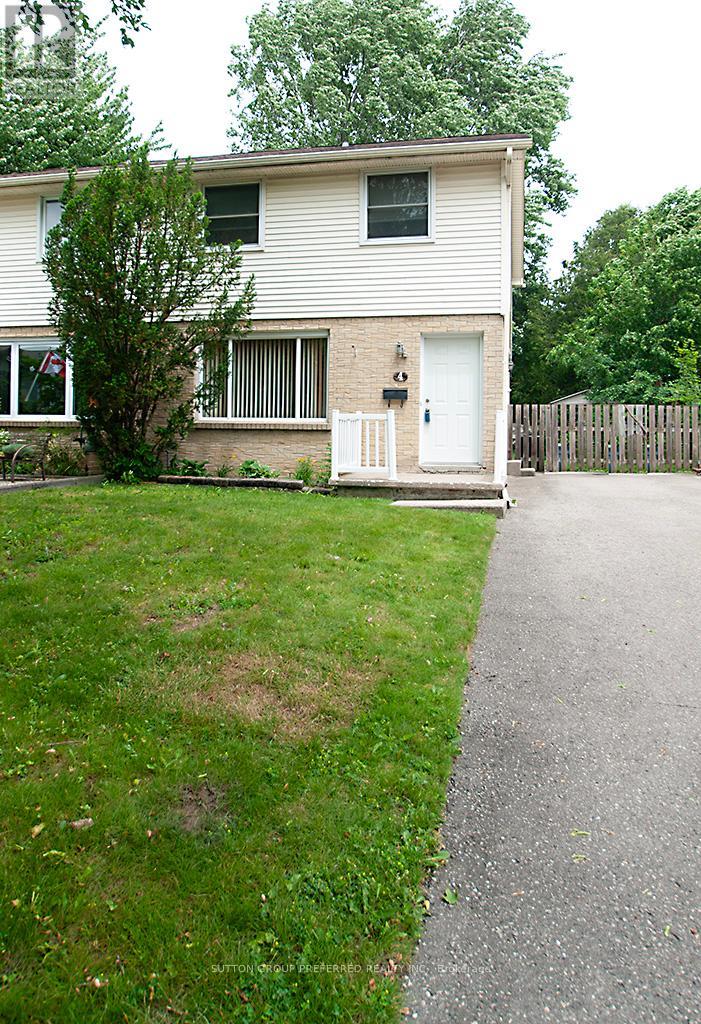 4 RANCHWOOD CRESCENT, London North (North F)