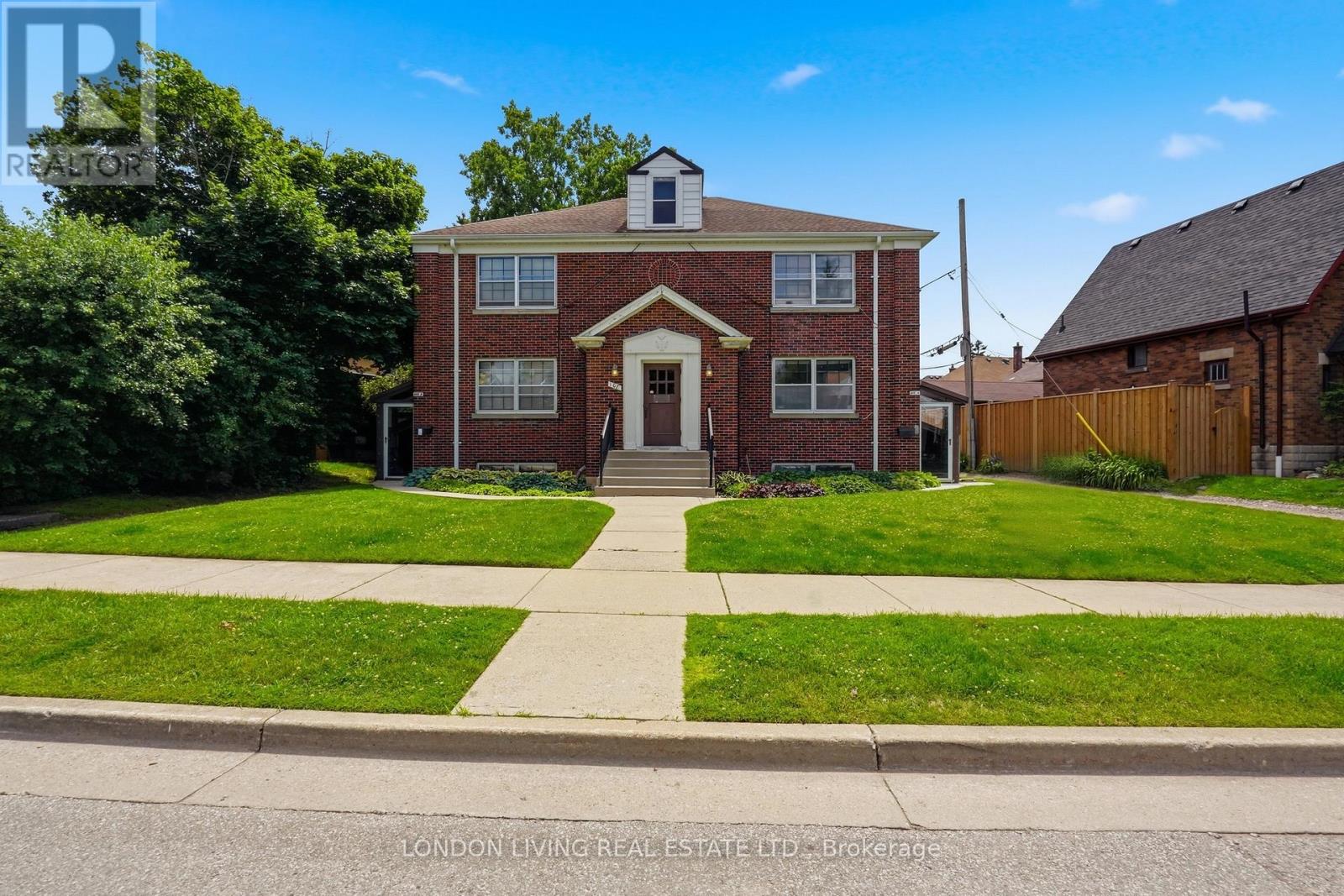 107 WINDSOR CRESCENT, London South (South F)