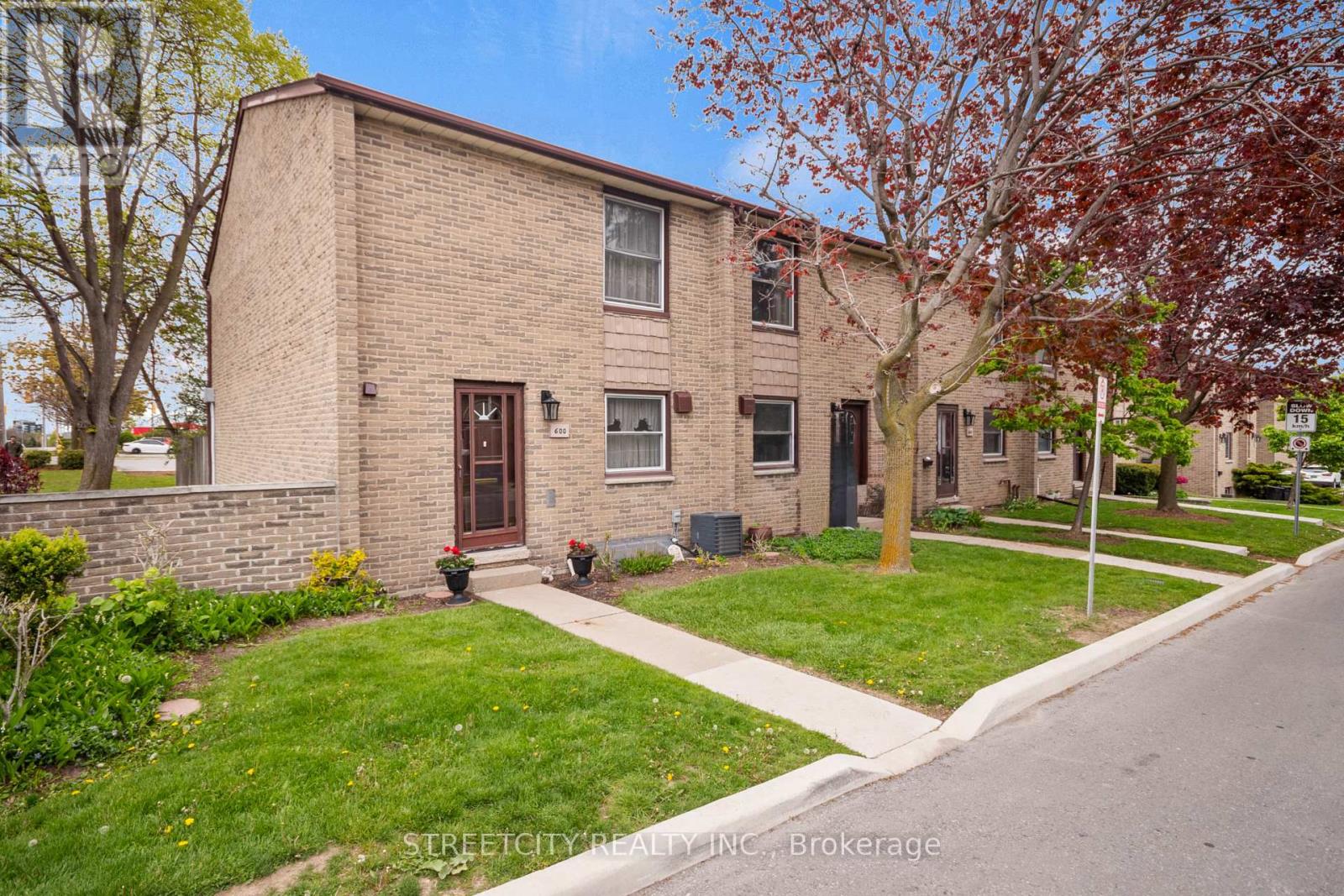 600 WONDERLAND ROAD S, London South (South N)