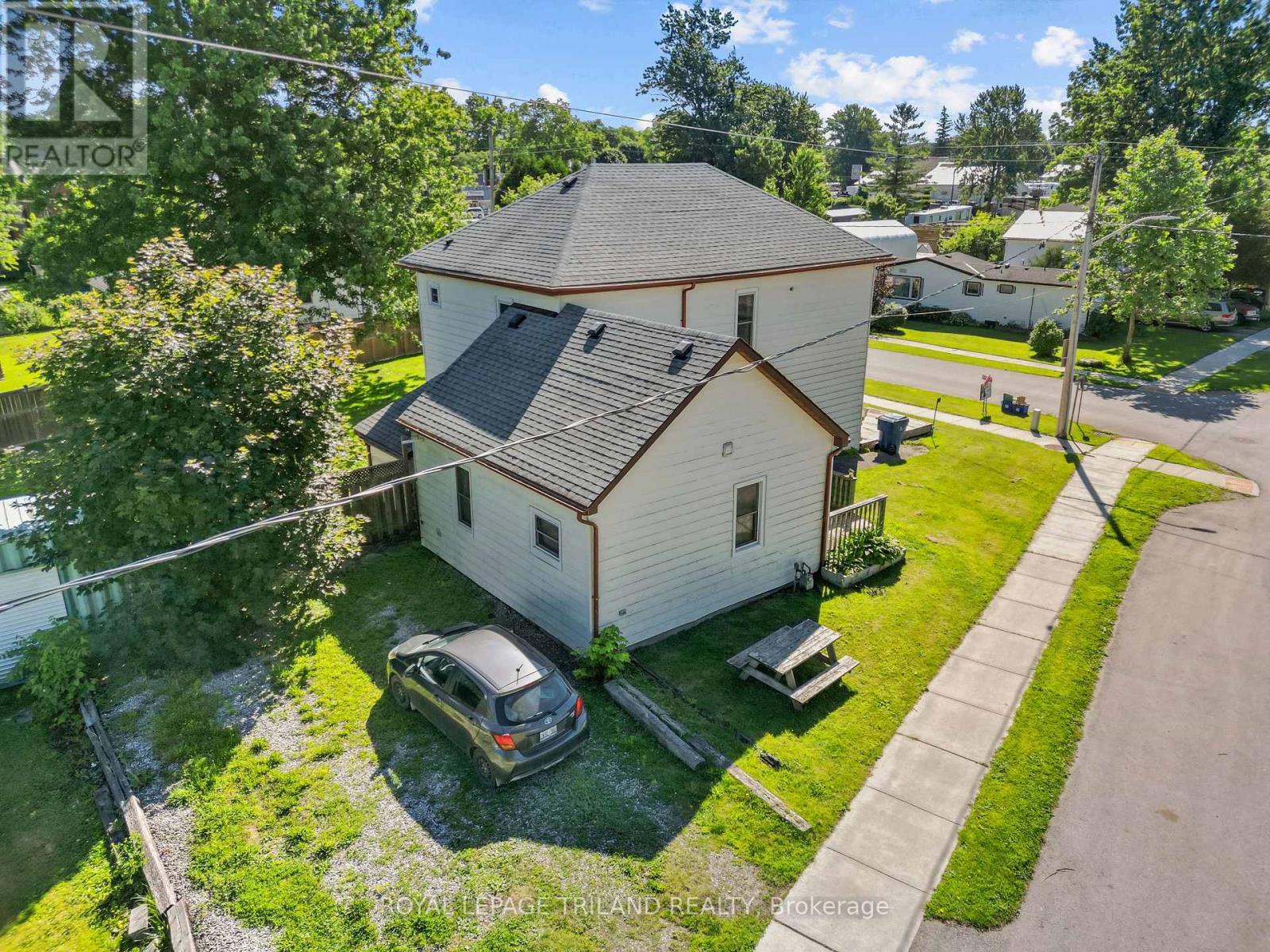 15 DUNDAS STREET, Newbury