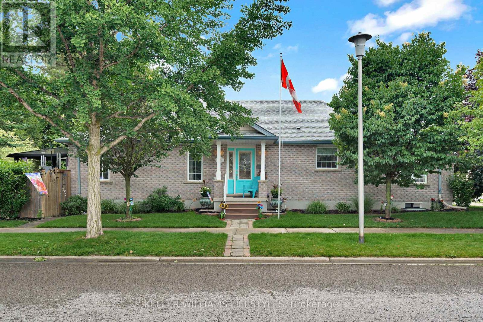 590 SPRUCEWOOD DRIVE, London North (North C)