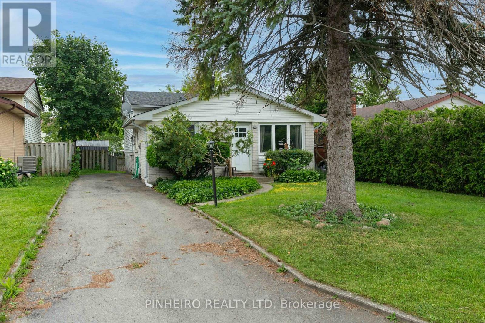 15 VILLENEUVE CRESCENT, London East (East I)
