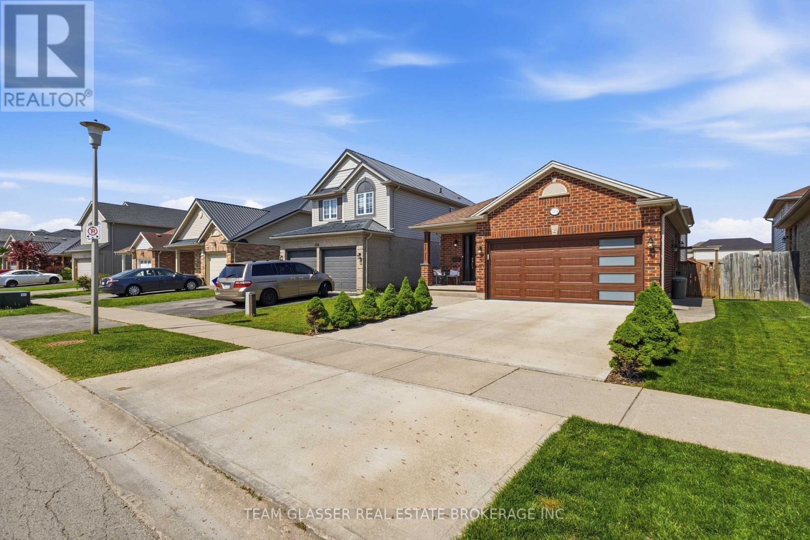 2334 MEADOWGATE BOULEVARD, London South (South U)