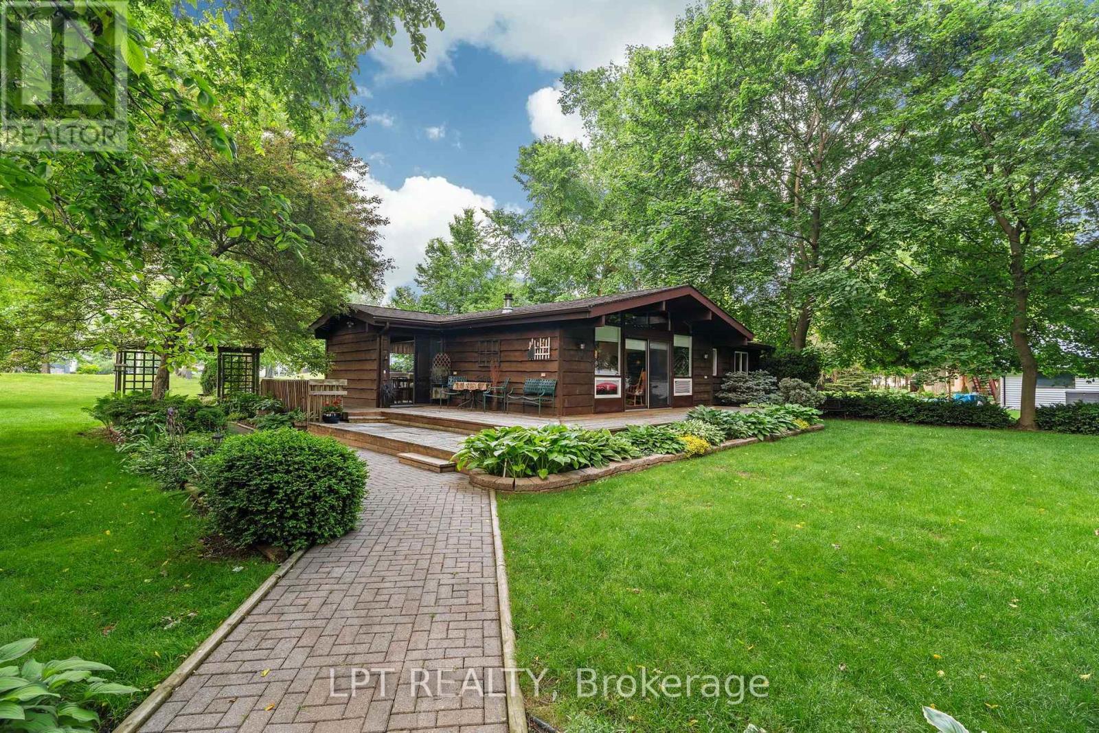 8452 DEFORE DRIVE, Lambton Shores (Grand Bend)