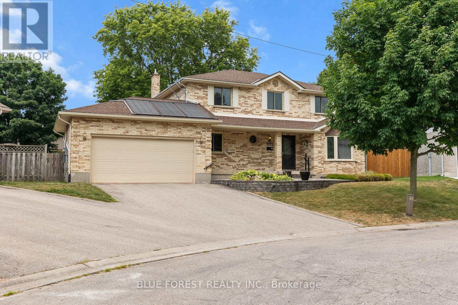 935 COUNTRY CLUB PLACE, London South (South Q)