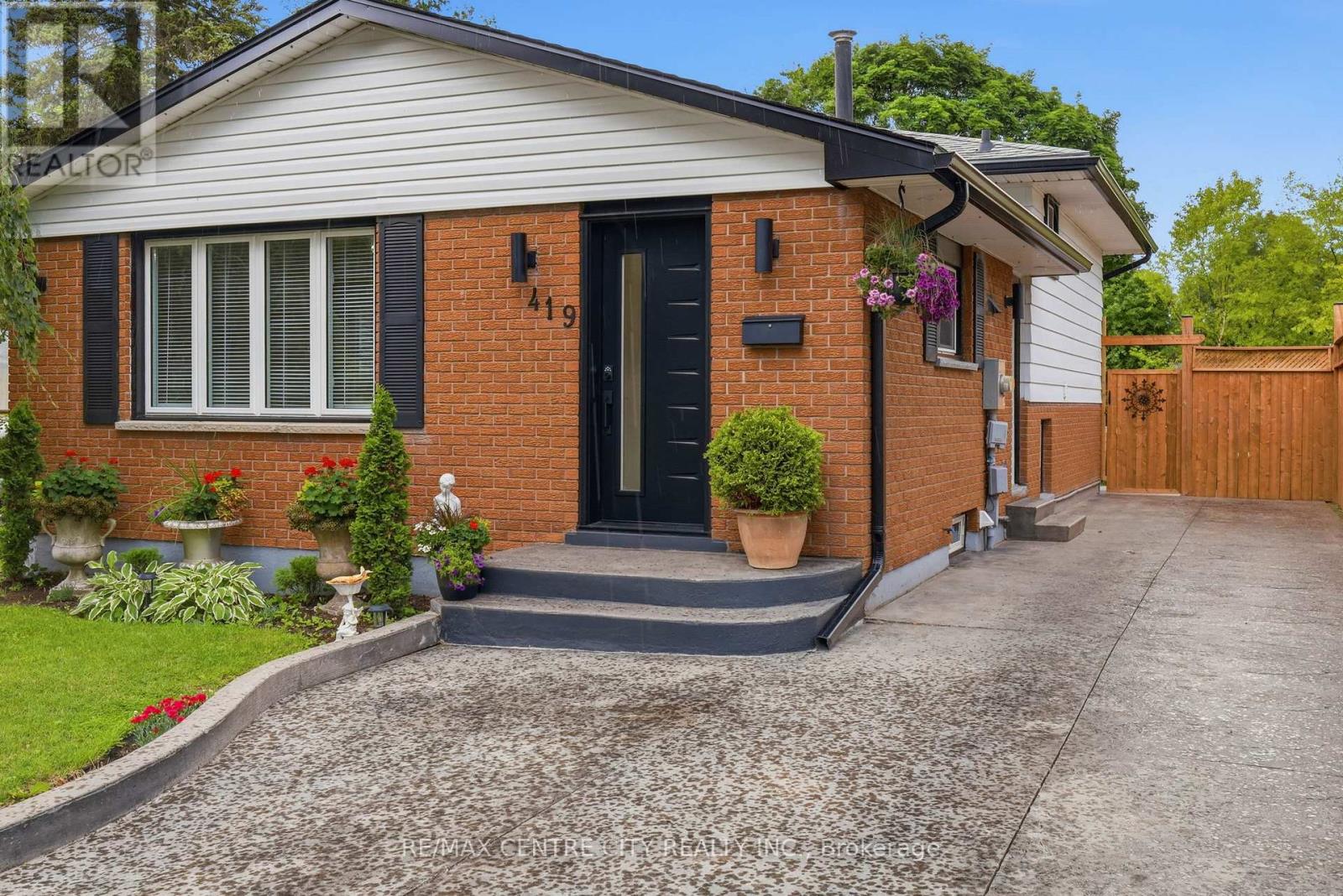 419 FERNDALE AVENUE, London South (South Q)