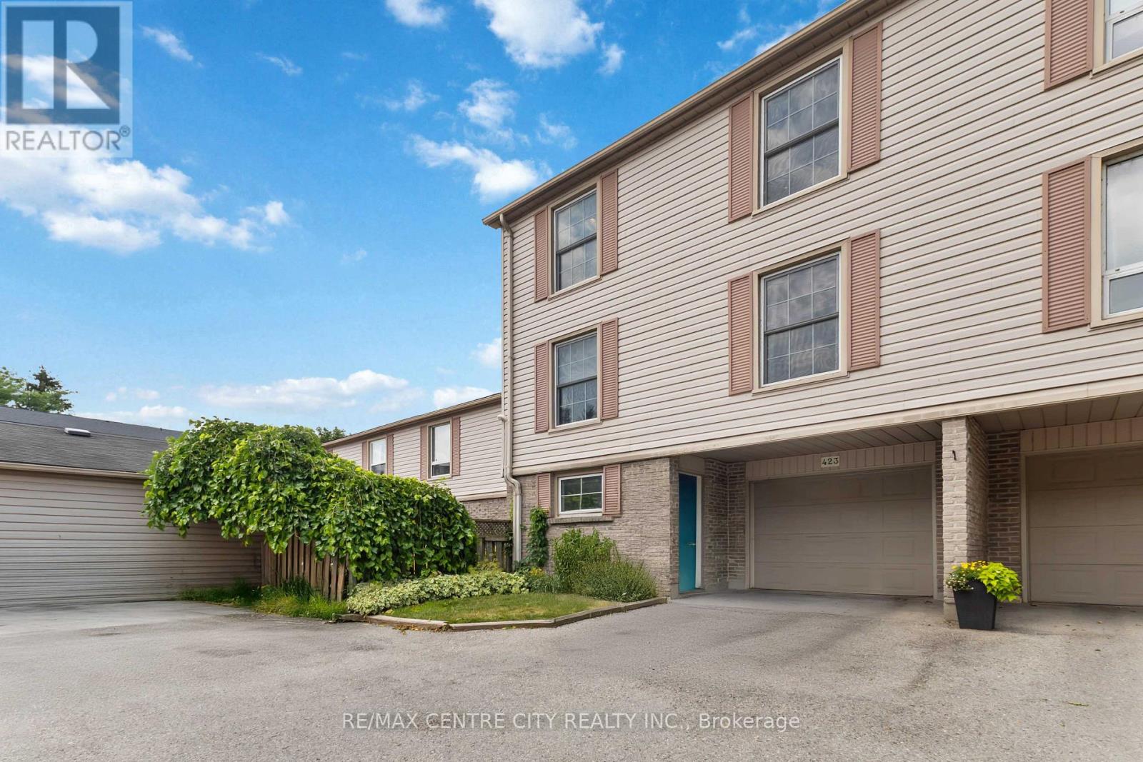 423 EVERGLADE CRESCENT, London North (North P)