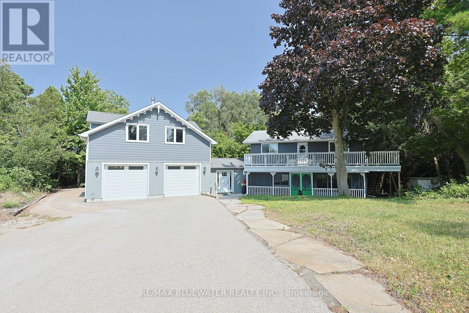 9994 EDWARD STREET, Lambton Shores (Port Franks)