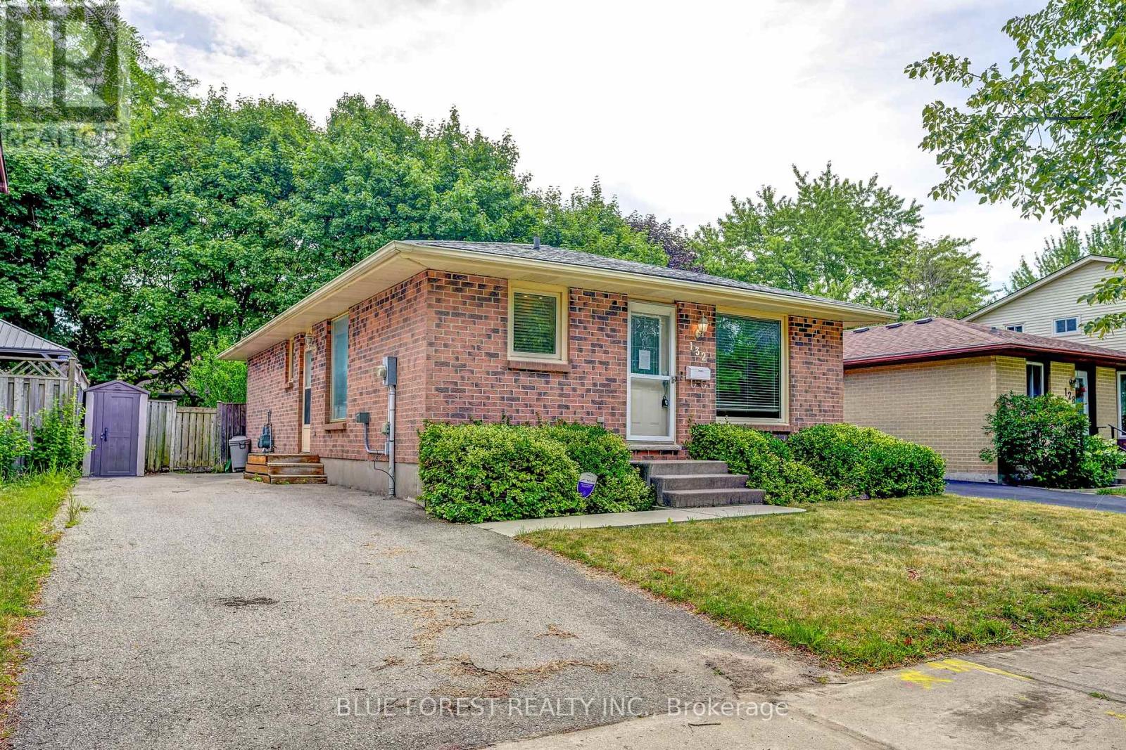 132 ARDSLEY CRESCENT, London North (North I)