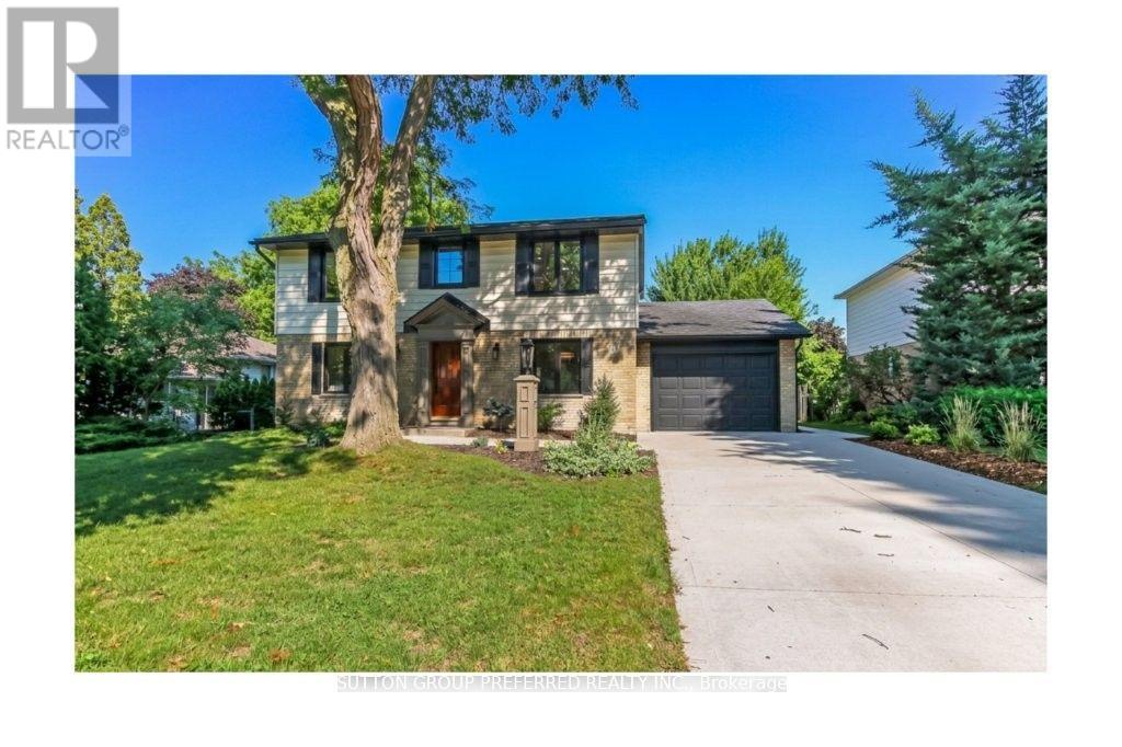 54 LLOYD MANOR CRESCENT, London North (North M)