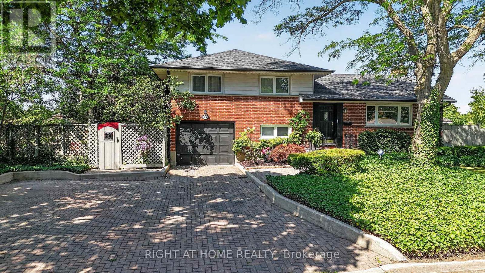 366 BURLINGTON CRESCENT, London South (South J)