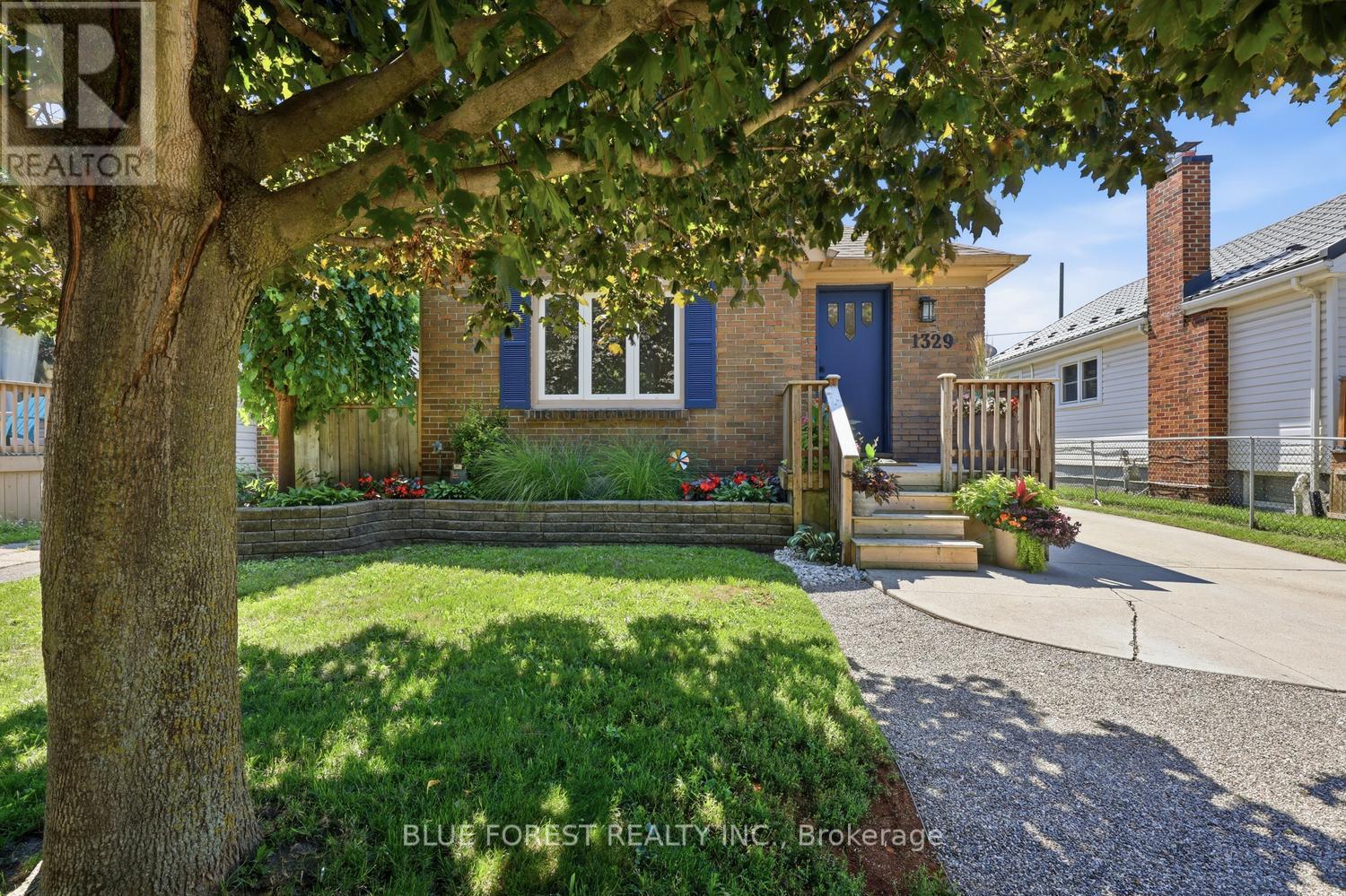 1329 BRYDGES STREET, London East (East N)