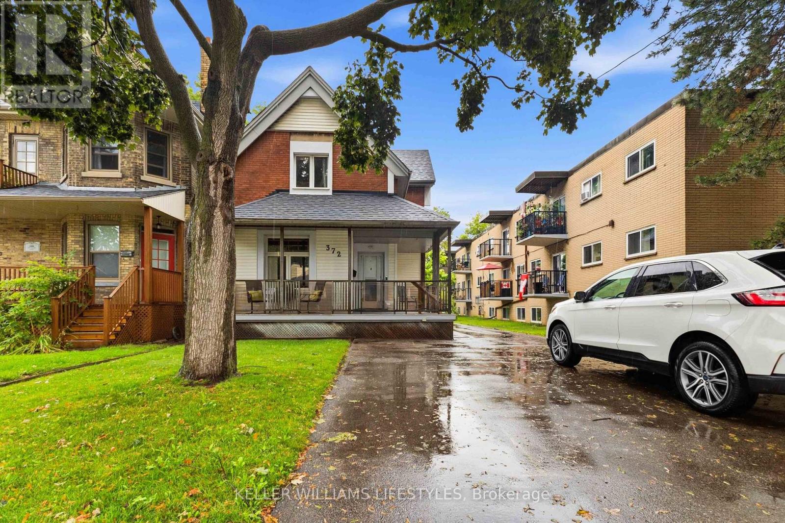372 SIMCOE STREET, London East (East K)