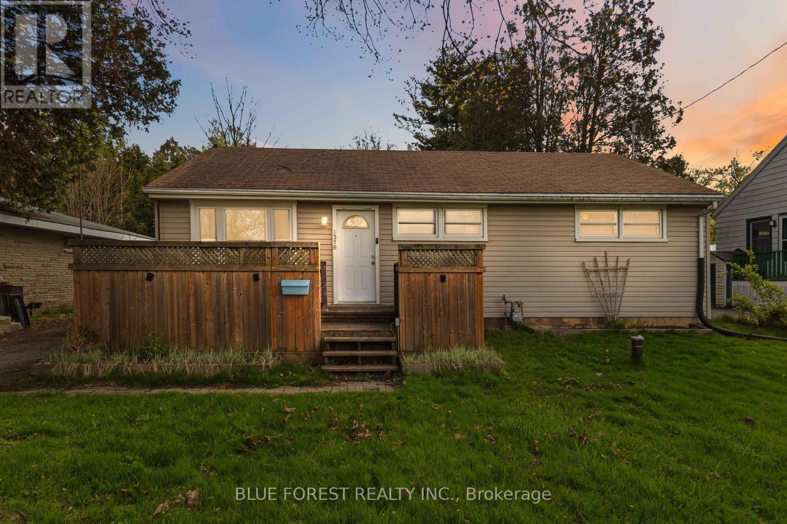 1376 KOSTIS AVENUE, London East (East J)