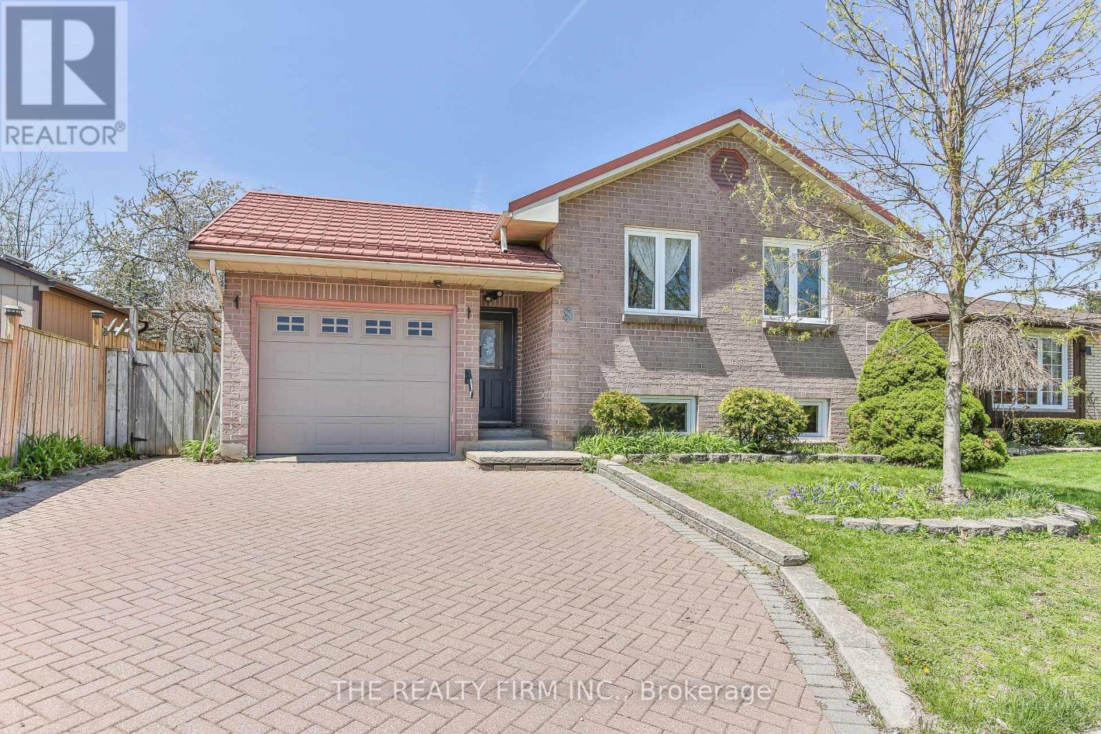 8 QUAIL RIDGE CRESCENT, London East (East P)
